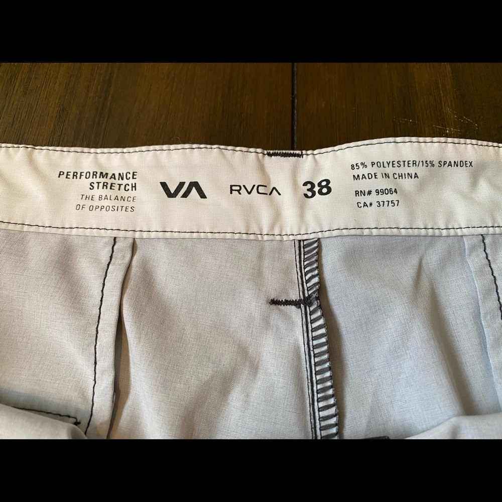 Men’s RVCA Shorts - Picture 2 of 3